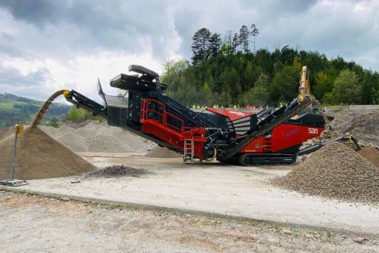 Banner Contracts Brings Cutting-Edge REMAX 600 Crusher to the UK