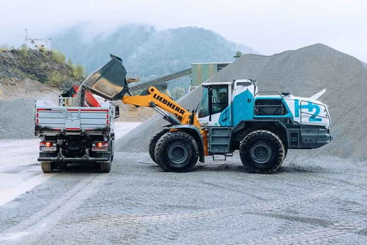 Strabag Explores Hydrogen-Powered Innovation with Wheeled Loader Trial