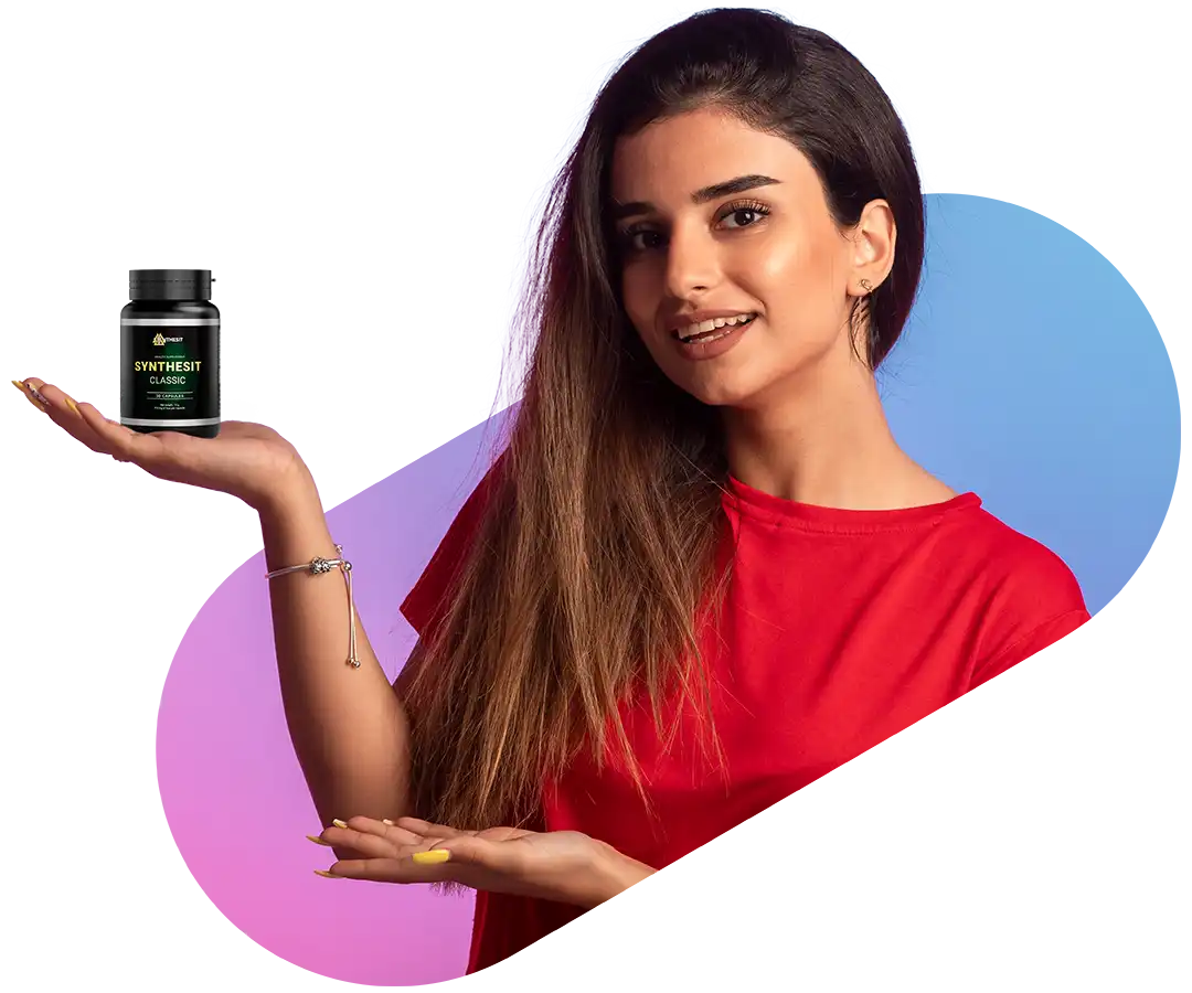 girl wiht jar of Synthesit Classic supplement