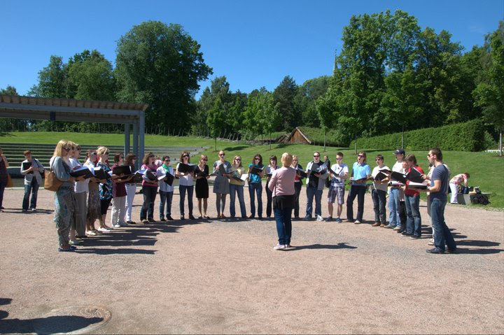 Fra en av reisene koret har vært på