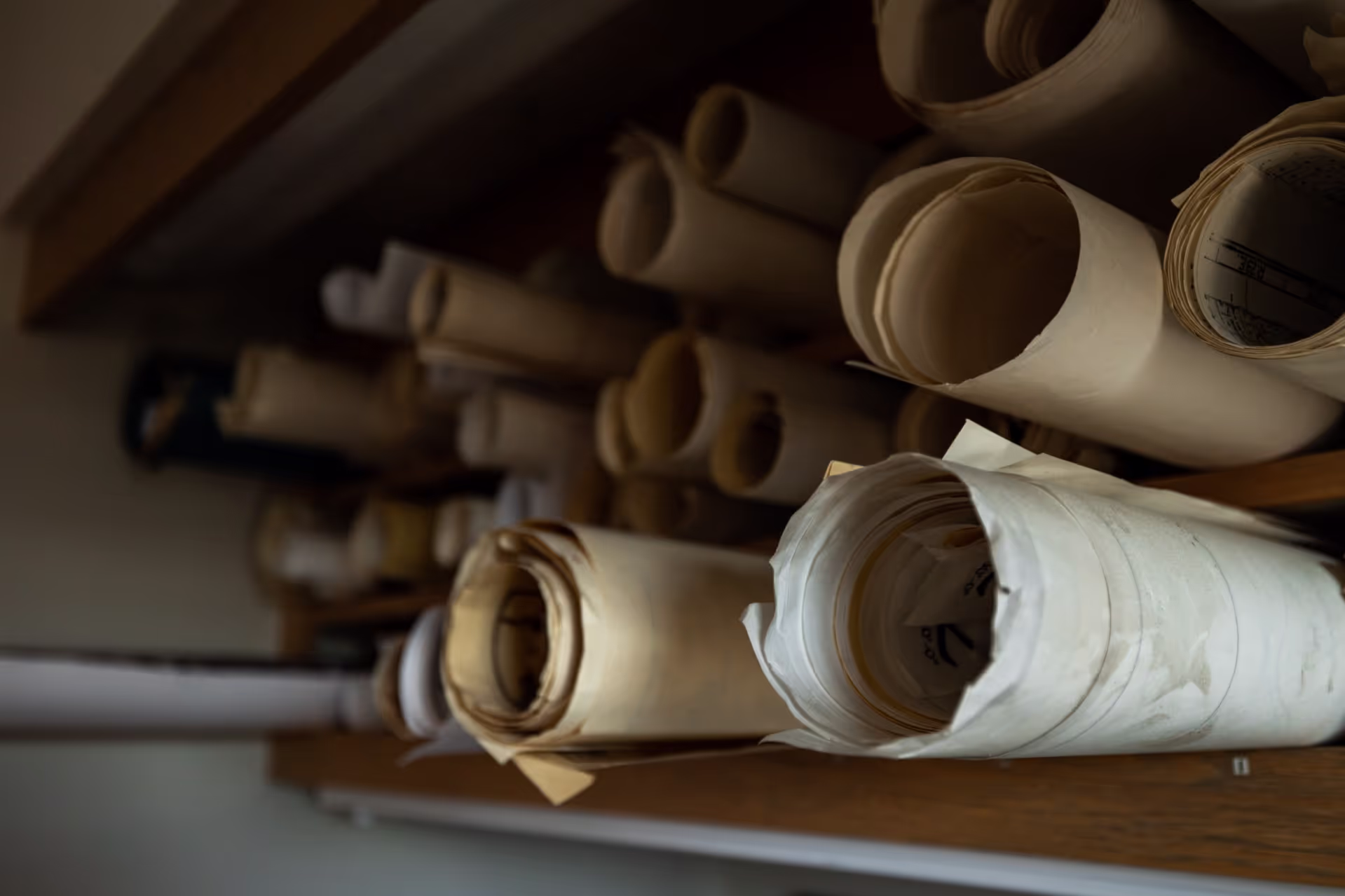 Signed initial Kennewick, Washington agreements. 