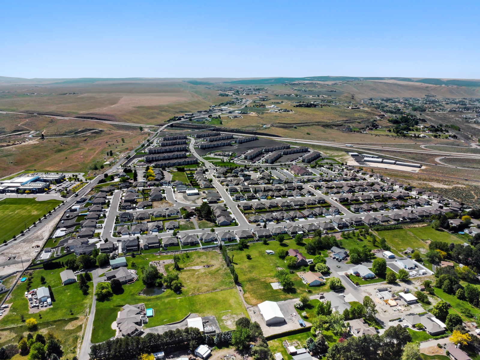 Signed initial Kennewick, Washington agreements. 