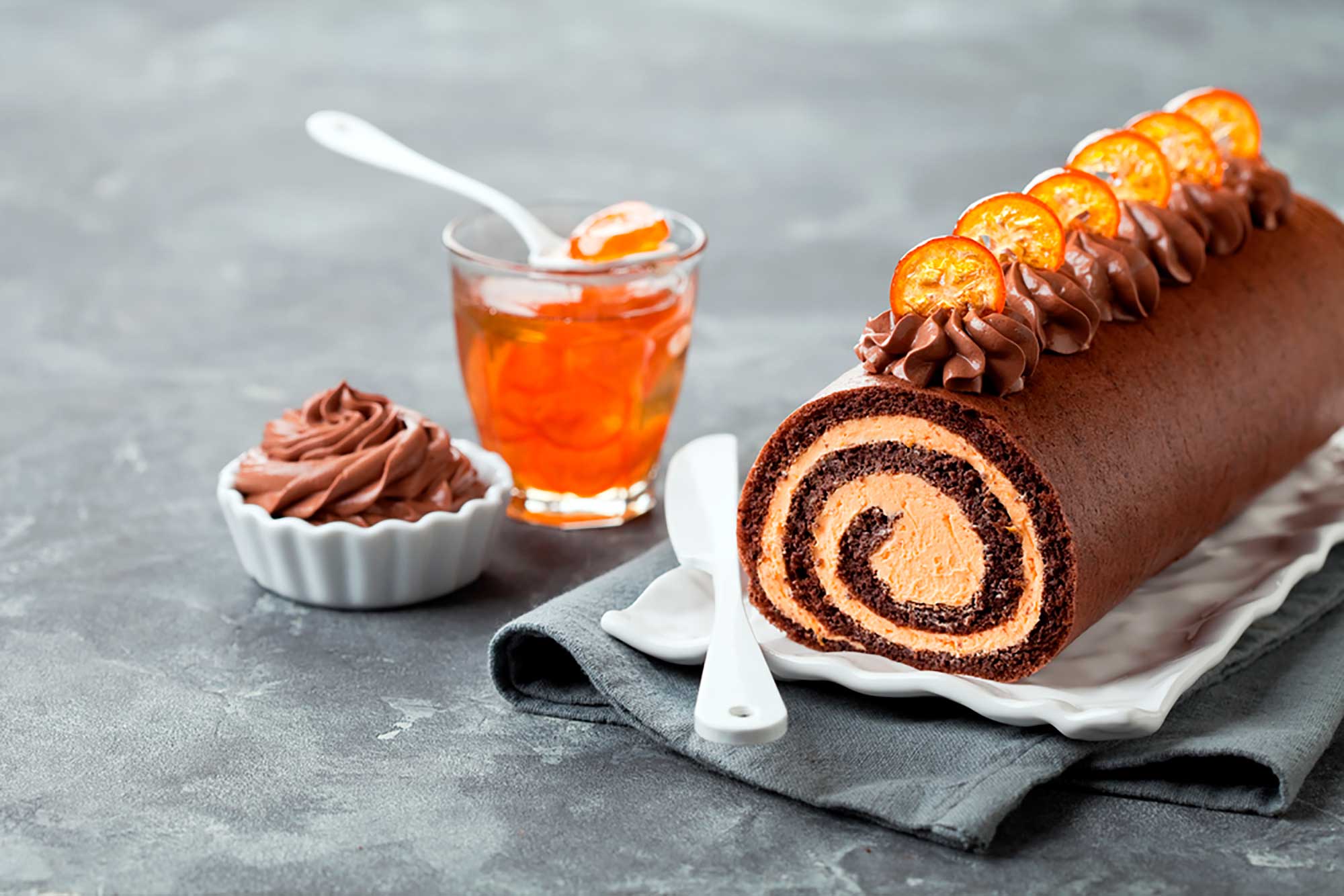 Valmista herkullinen appelsiinirahka vain 45 minuutissa. Tämä ruoka on täydellinen sellaisenaan tai suklaamoussen kanssa!