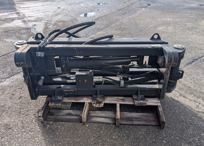HLA A3205MERZM2 hydraulic carriage rear hydraulic connections close-up in Canada