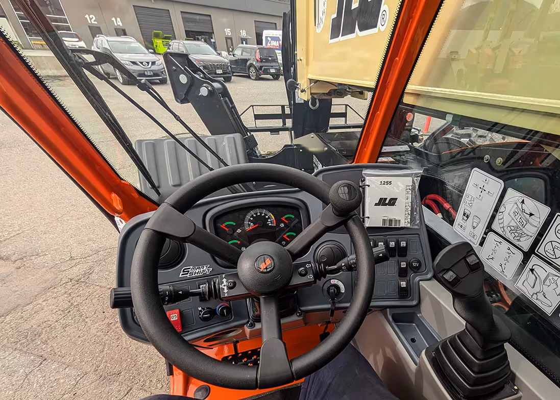  JLG 1255 telehandler steering wheel inside