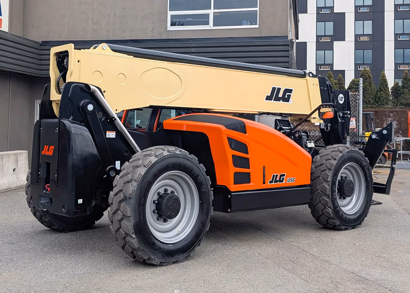 JLG 1255 telehandler side view