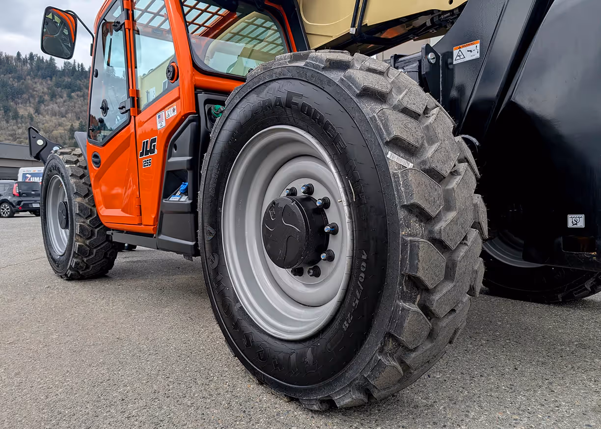 JLG 1255 telehandler tires