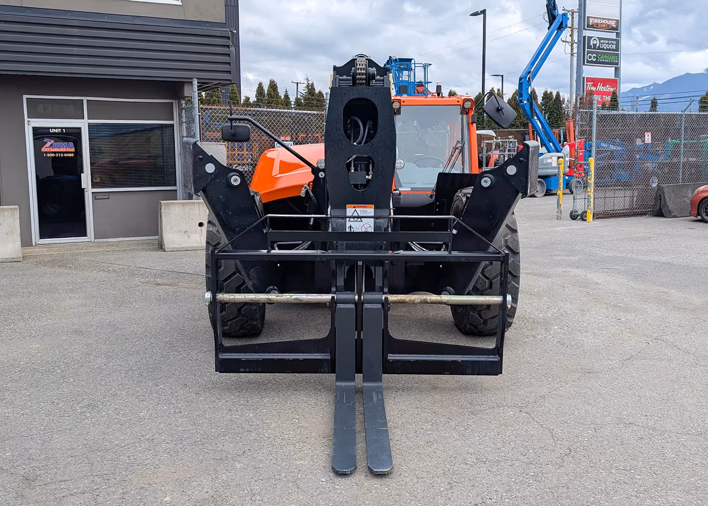 JLG 1255 Telehandler front view 