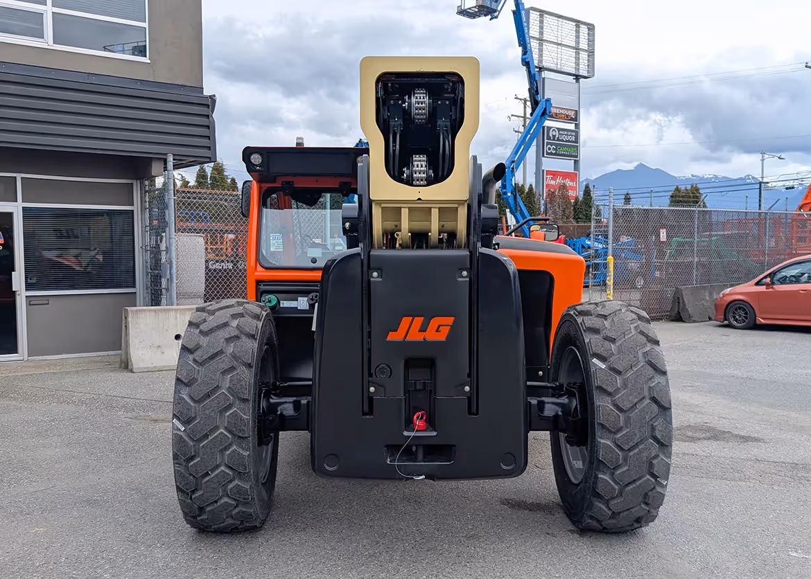 JLG 1255 Telehandler back view with tires