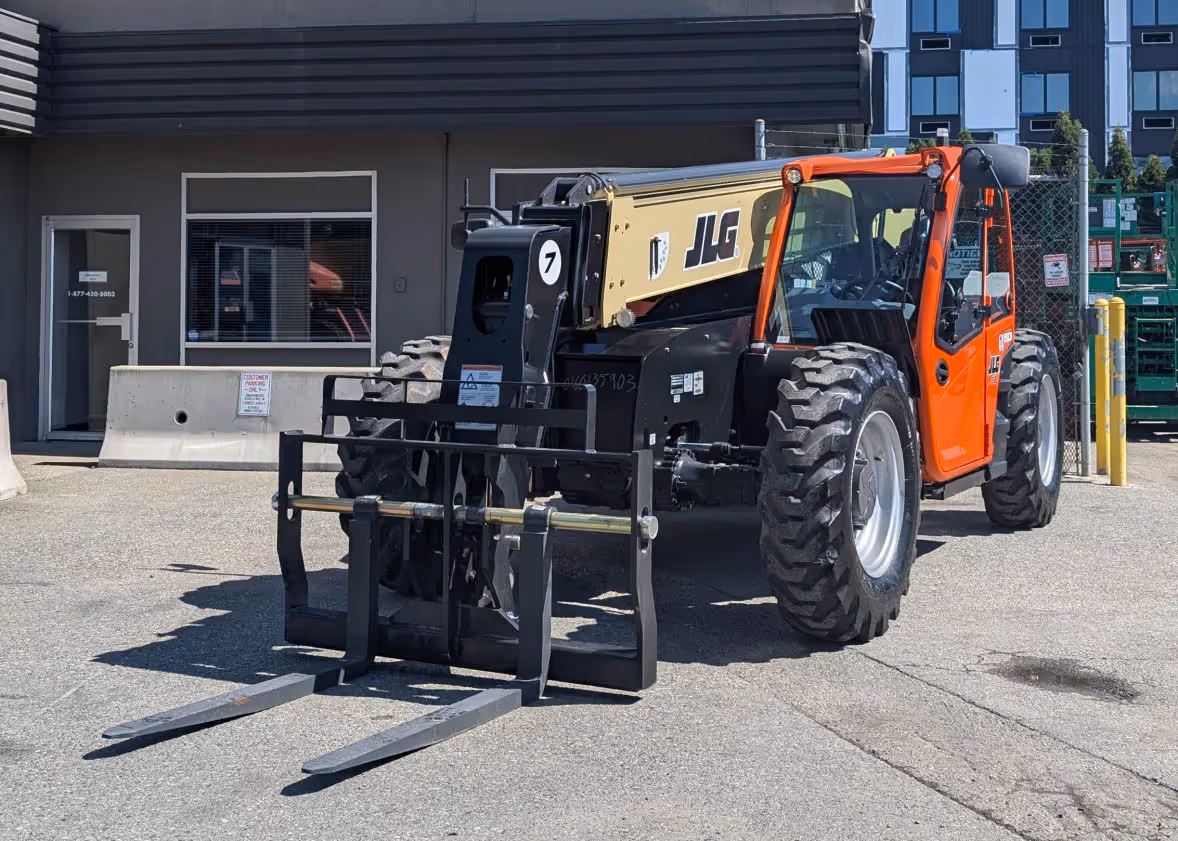 JLG 742 telehandler rear and boom section under bright sunlight in Canada