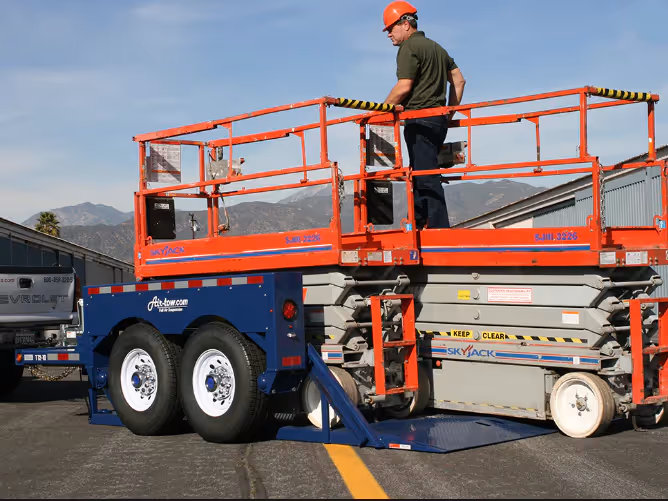 Airtow UT14-10 drop deck trailer loading scissor lift in Canada