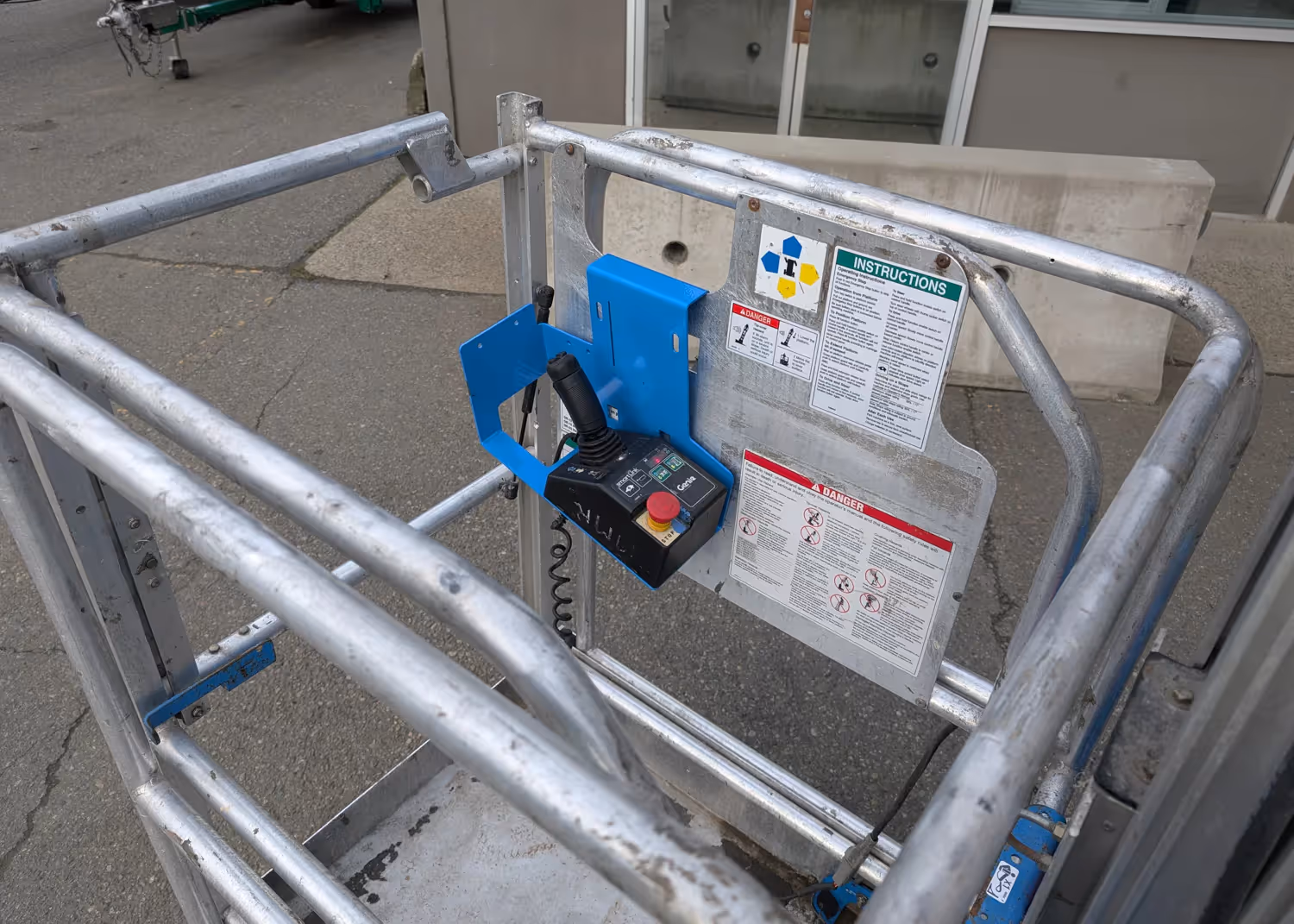 Genie GR-20 runabout platform controls and instruction labels in Canada