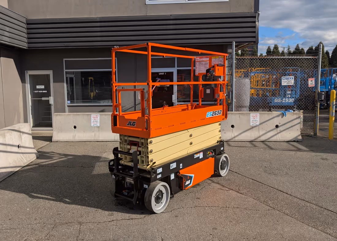 Rear side angle of JLG ES2632 electric scissor lift outdoors in Canada