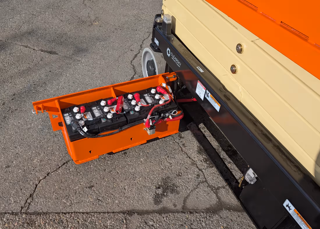 JLG ES2632 battery compartment extended from chassis in Canada