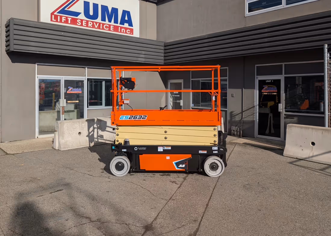 JLG ES2632 scissor lift side view parked at building exterior in Canada