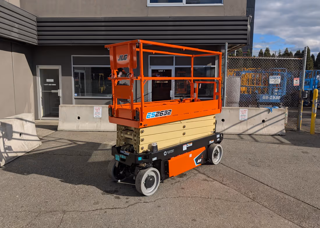 Angled rear view of JLG ES2632 electric scissor lift in yard in Canada