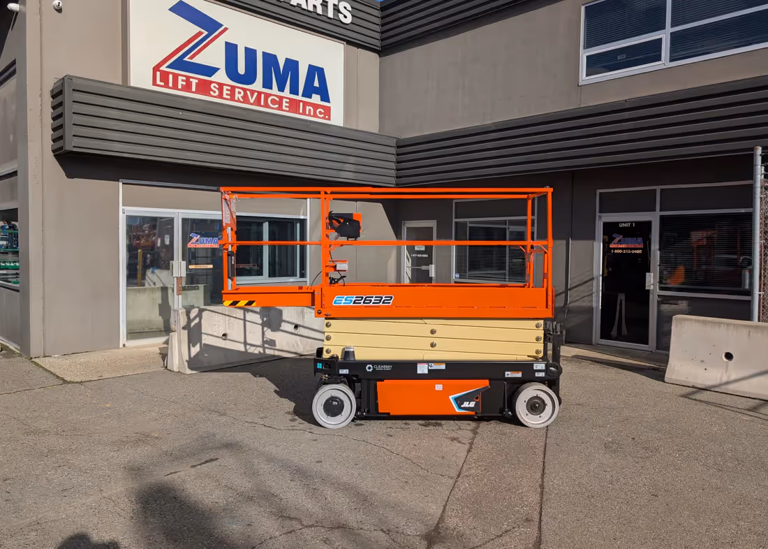 JLG ES2632 electric scissor lift side profile in Canada