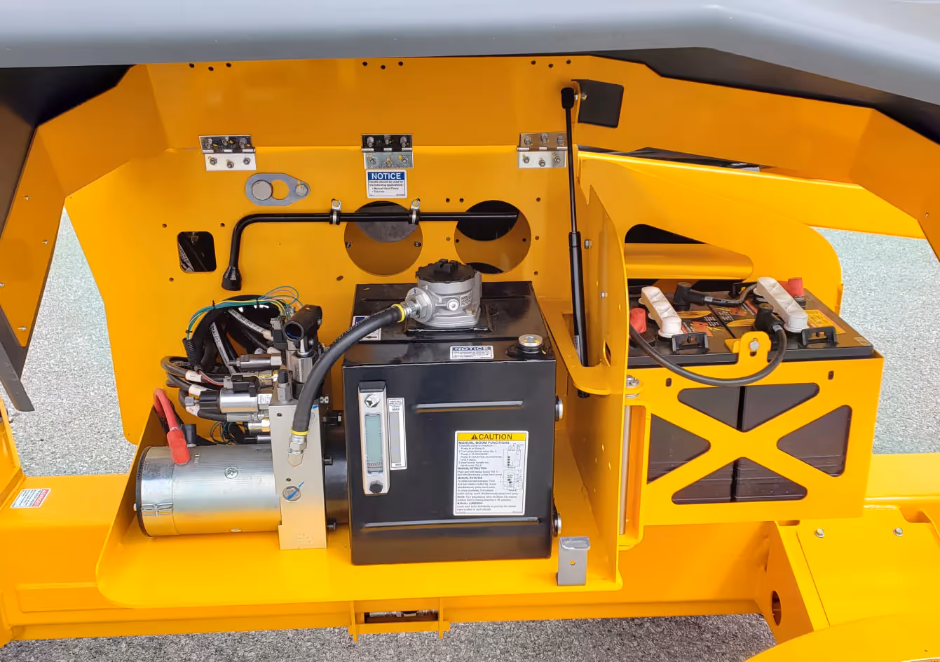 Haulotte 5533A hydraulic system and battery compartment view in Canada