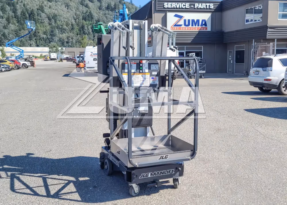 JLG 30AM personnel lift control panel and platform front in Canada