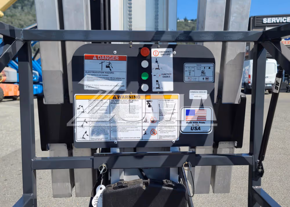 JLG 30AM personnel lift base and battery compartment close-up in Canada