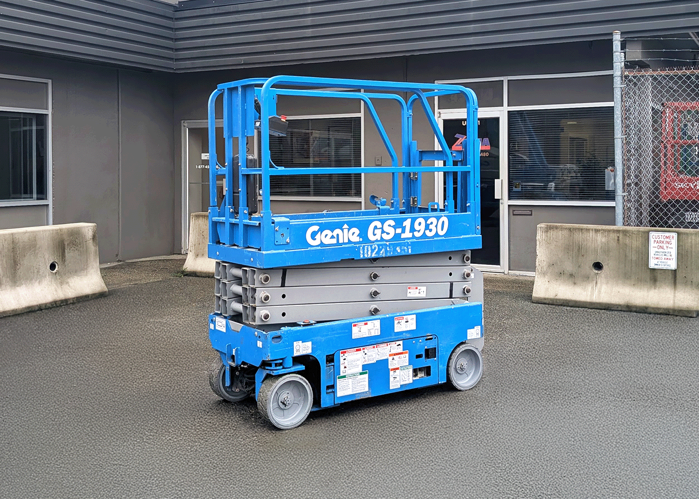 2017-genie-gs1930-scissor-lifts-3-1764892303962.jpg