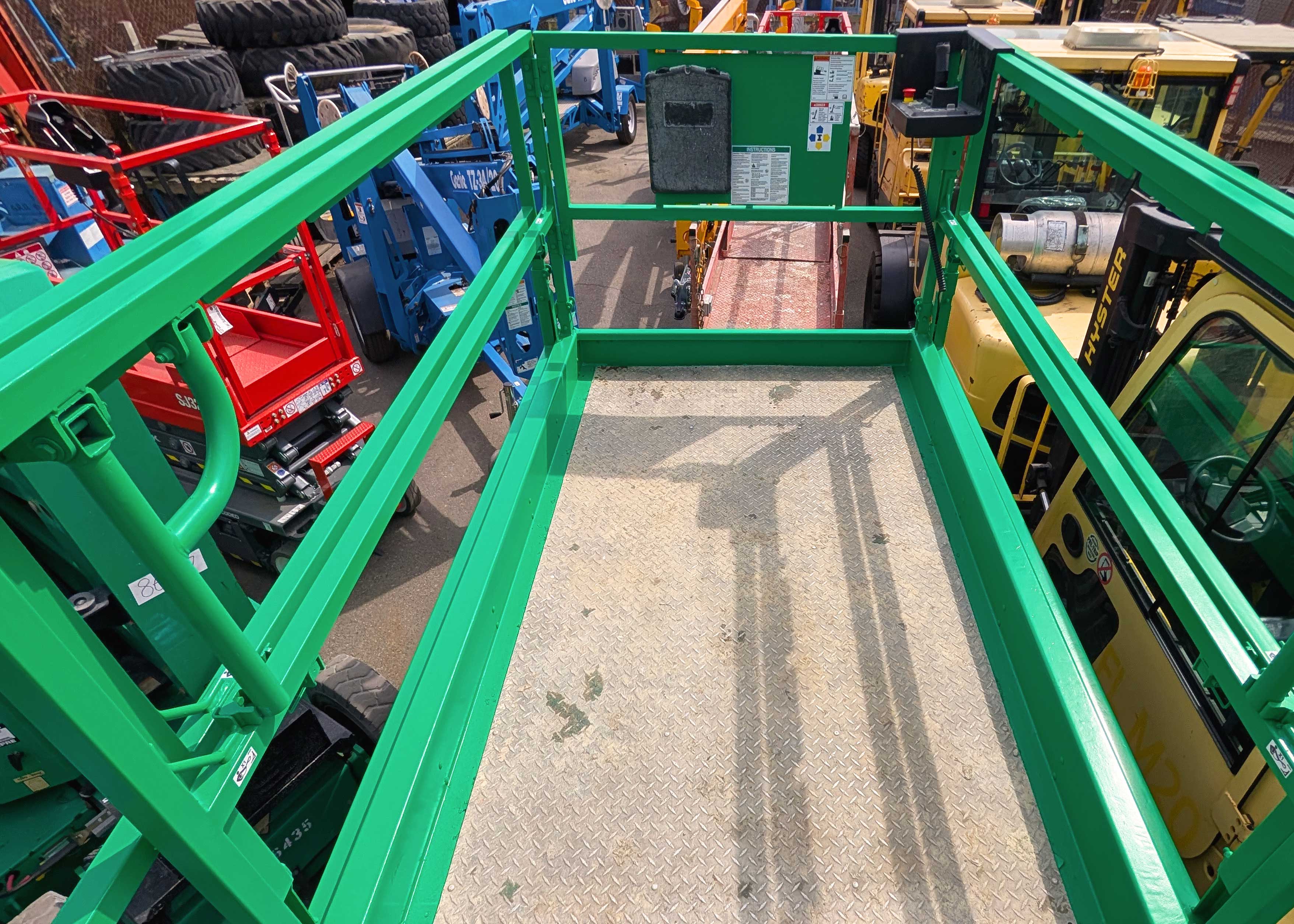 2016-genie-gs-3369rt-scissor-lifts-4-1777588252141.jpg