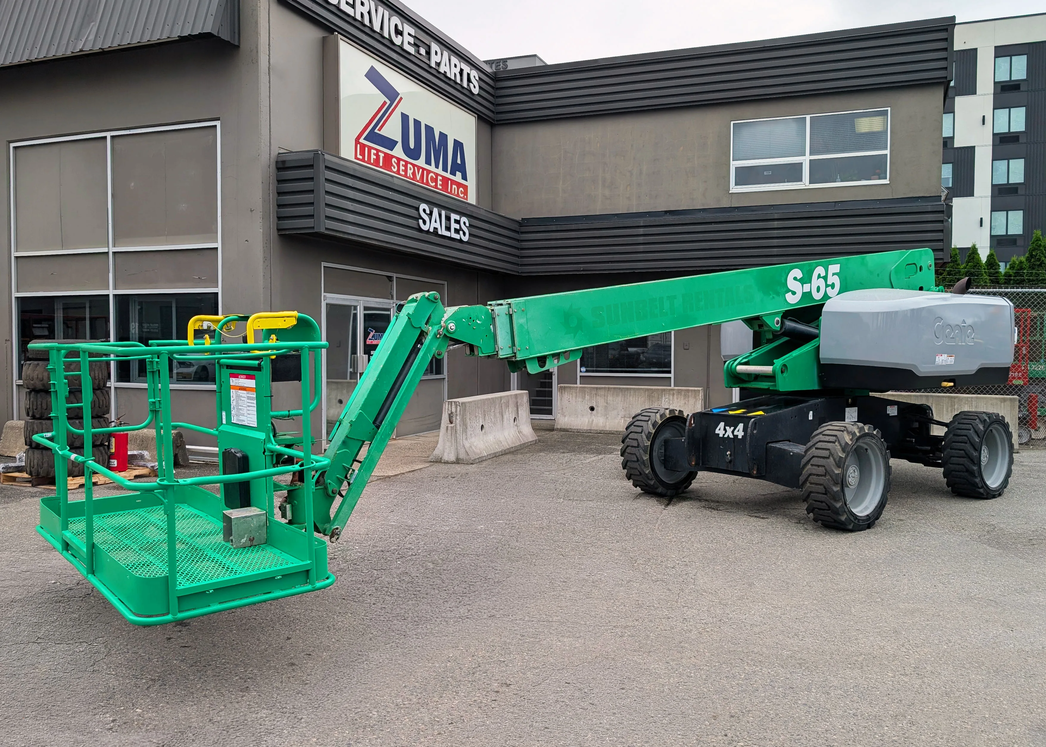 2017-genie-s-65-boom-lifts-2-1785191563210.webp