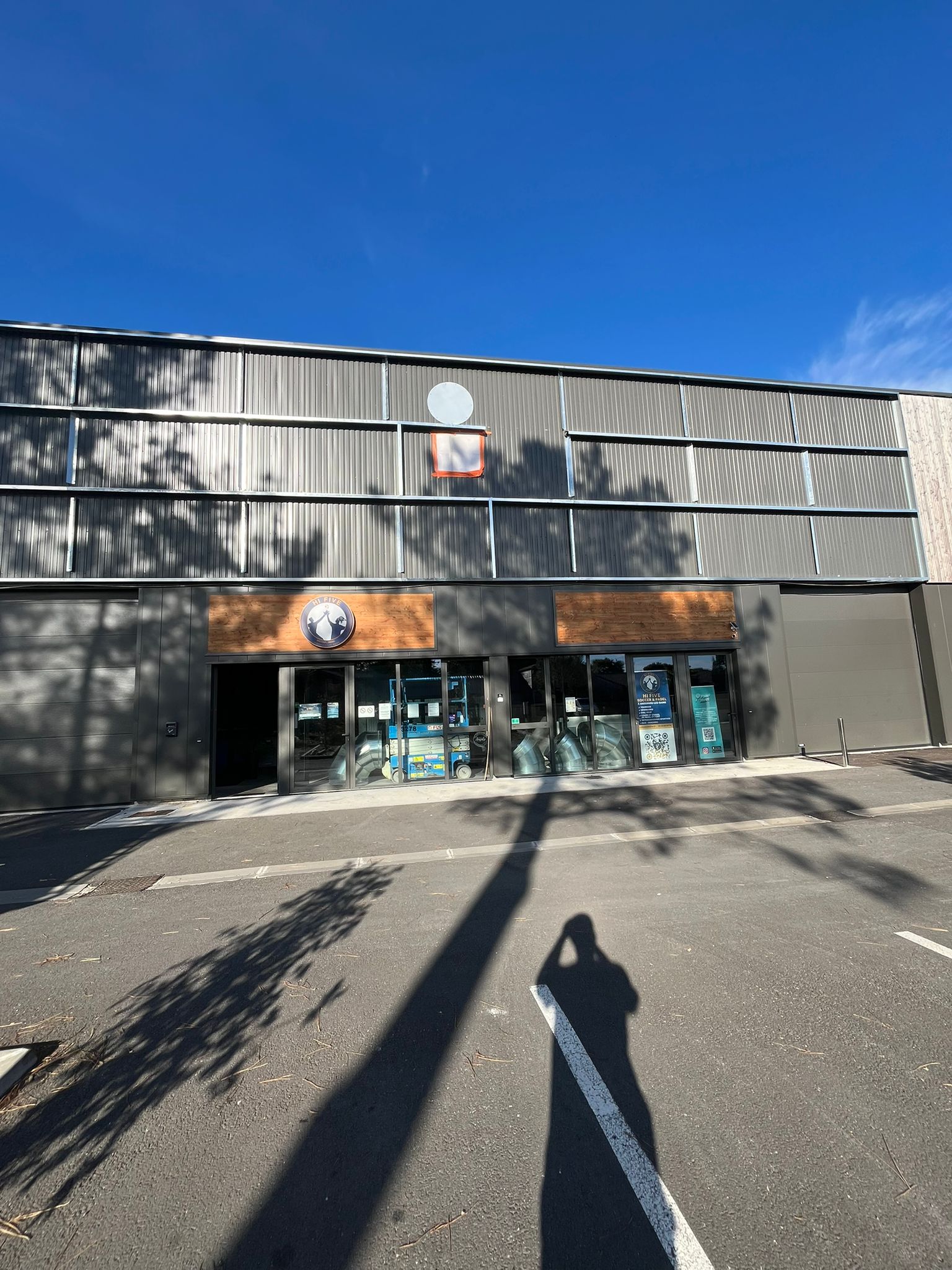 Air Booster équipe Hi Five Padel à Andernos avec Energeco33 : 83 % d’économies d’énergie et un ROI entre 3 et 5 ans