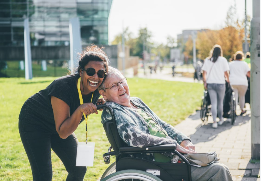 Beller staat in telefonische wachtrij en hoort oplossing