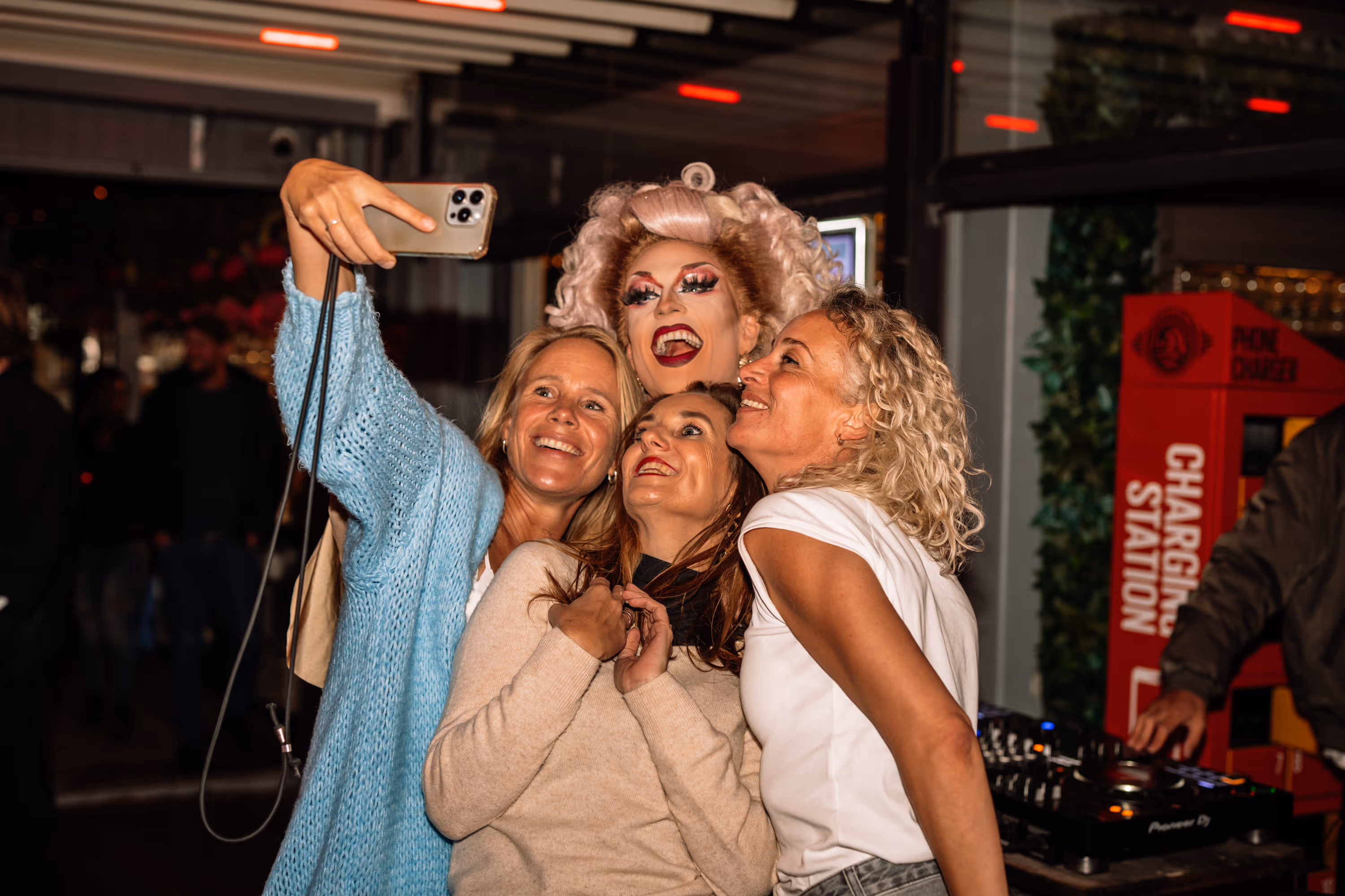 Drag Bingo by Stevie Stunner op scheveningen 