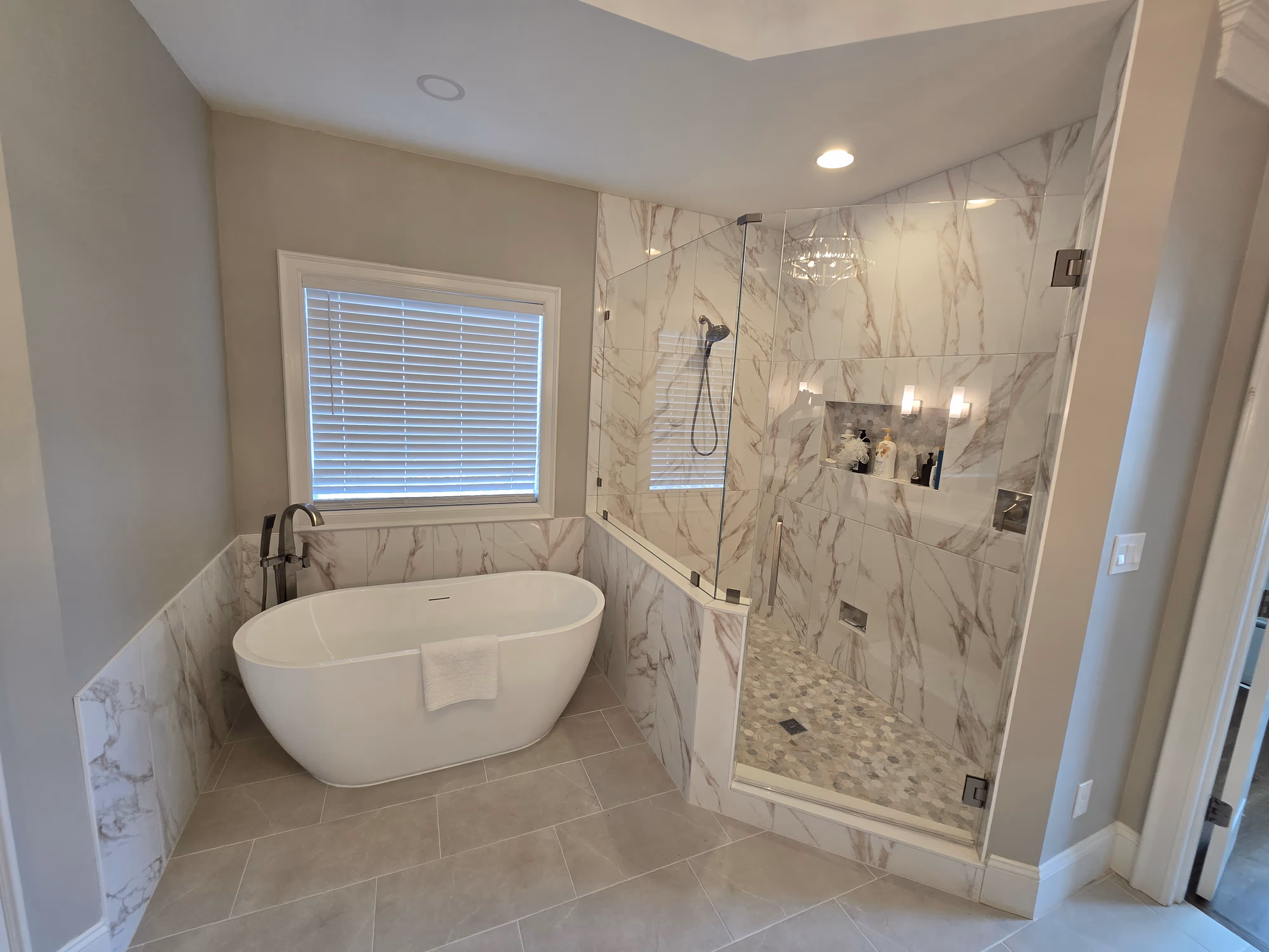 floor and walls tile instalation in a bathroom