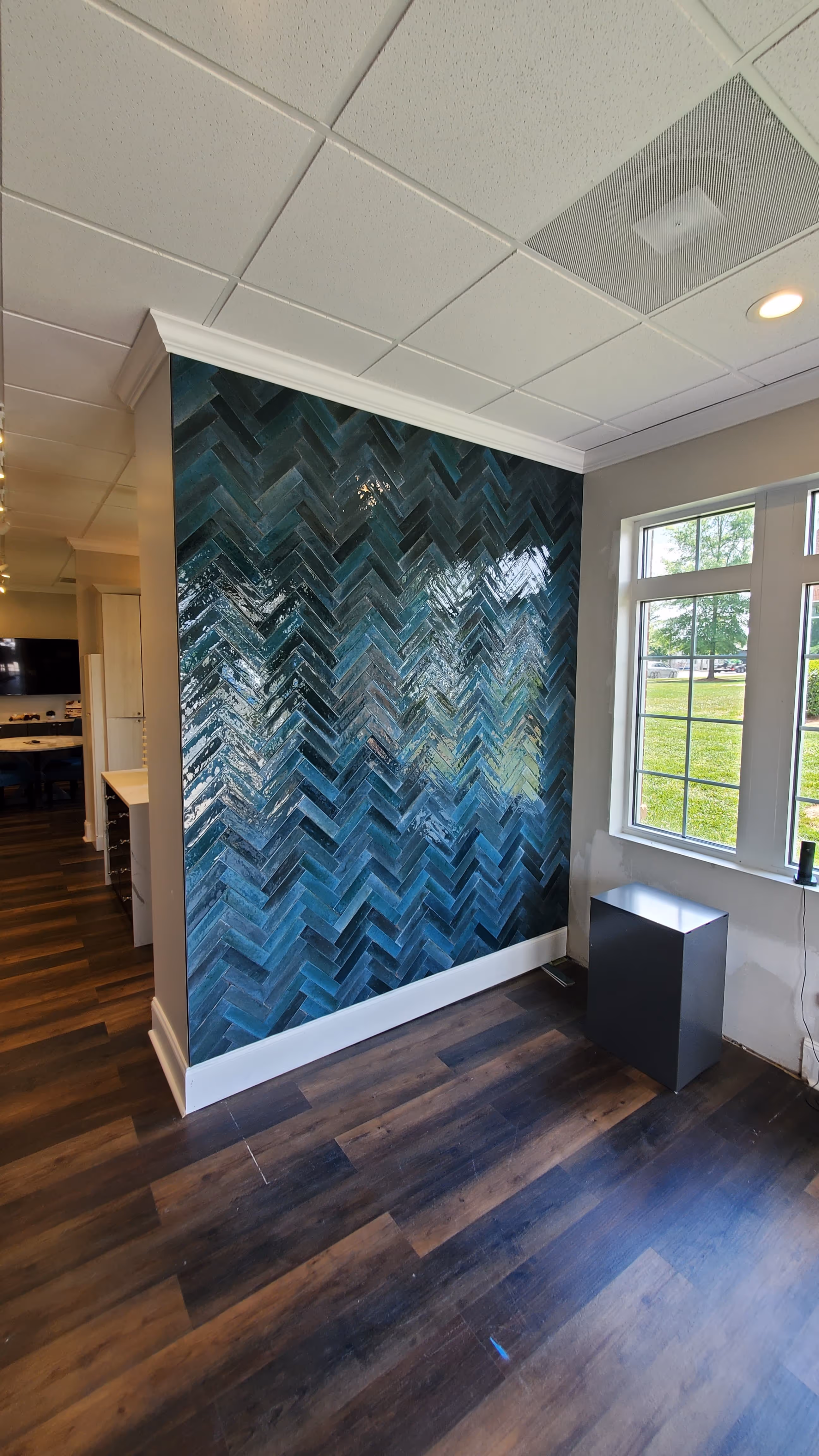 tile work on the wall in the kitchen