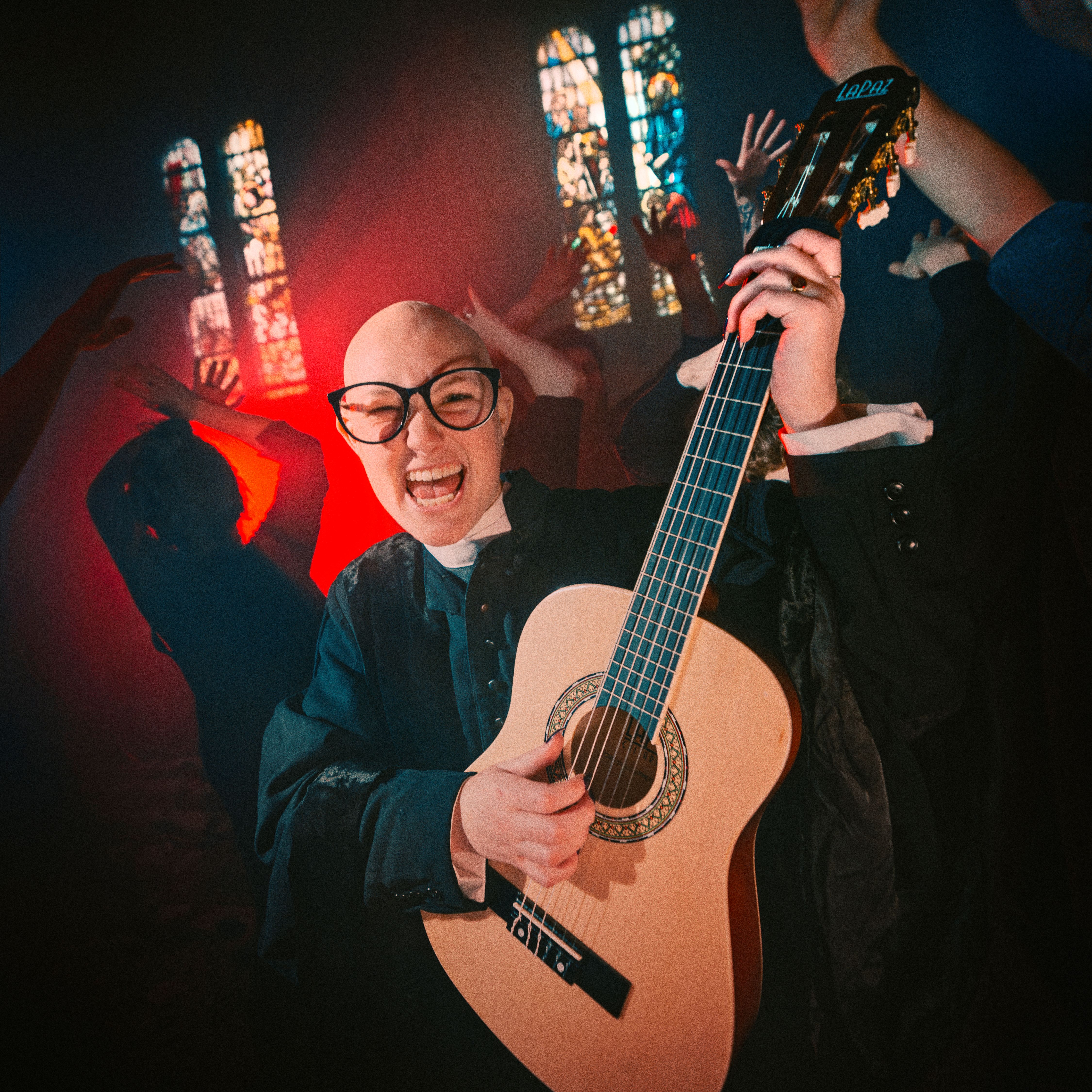 Kaal persoon feest met een gitaar