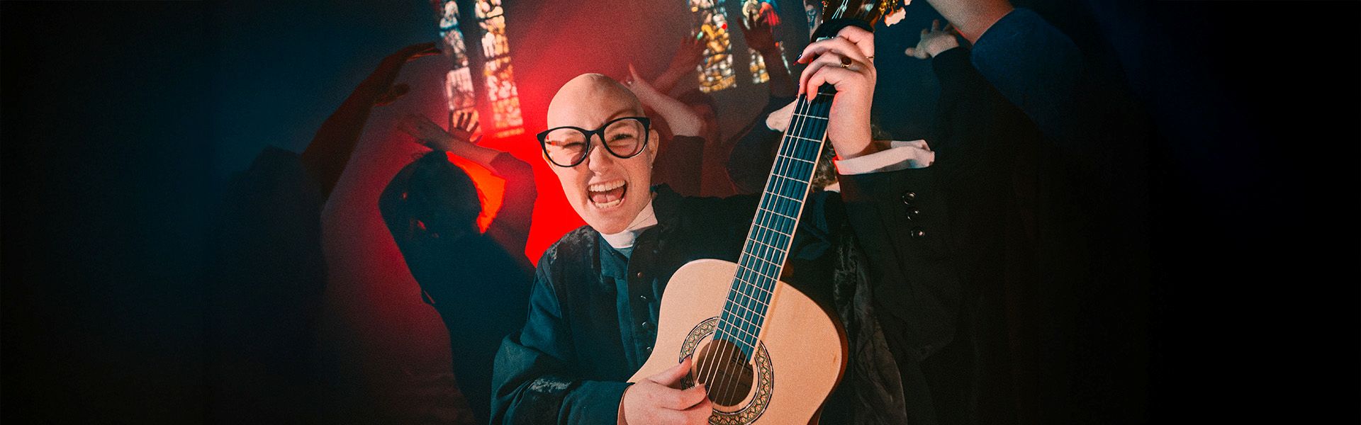 Kaal persoon feest met een gitaar