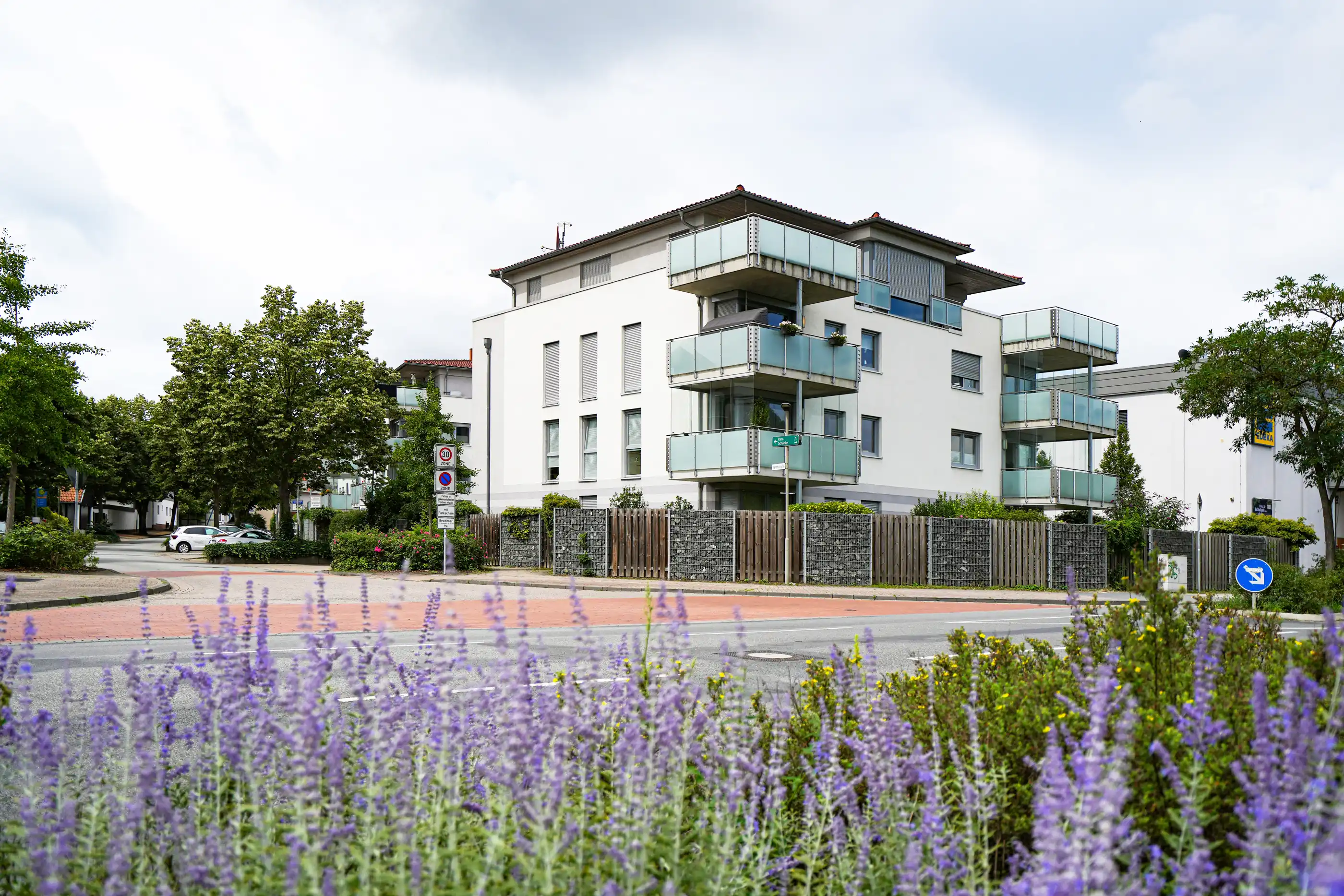 Neubau Townhouses Gifhorn - Straßenperspektive - AT Architektur Braunschweig