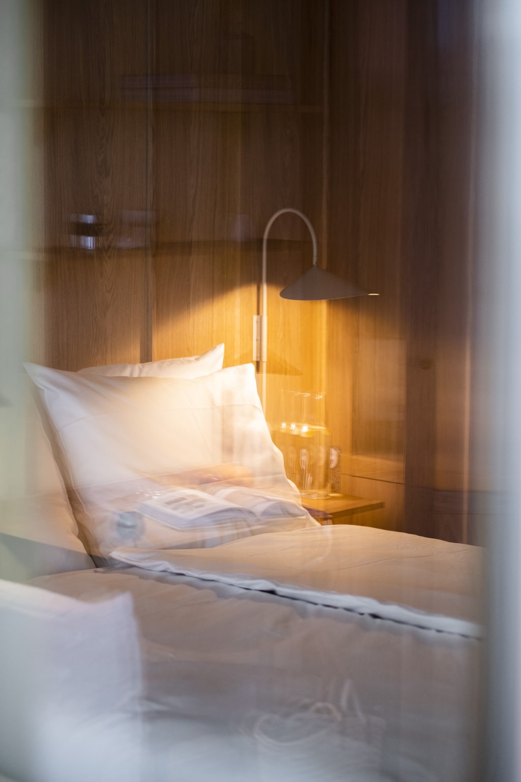 Doppelzimmer Bett von draußen