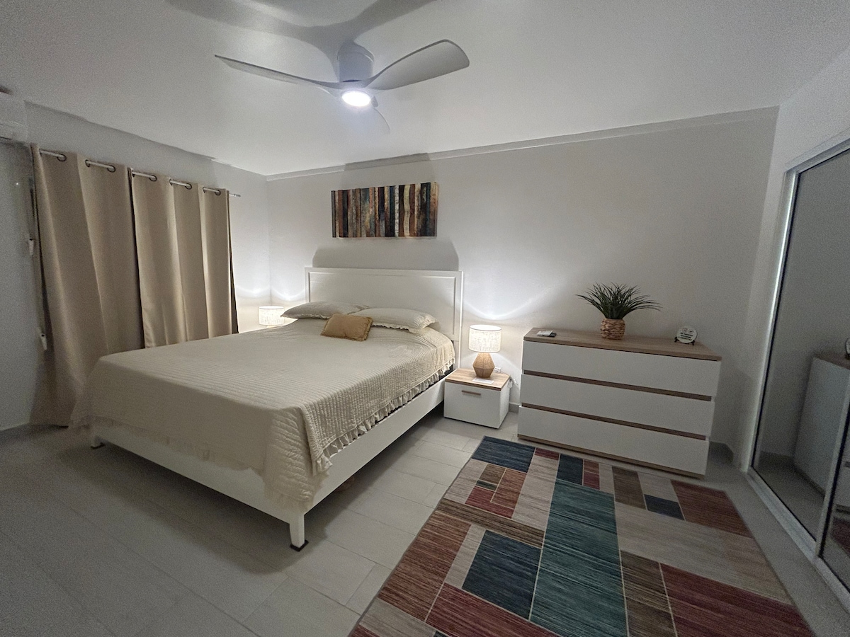 First king bedroom with closet