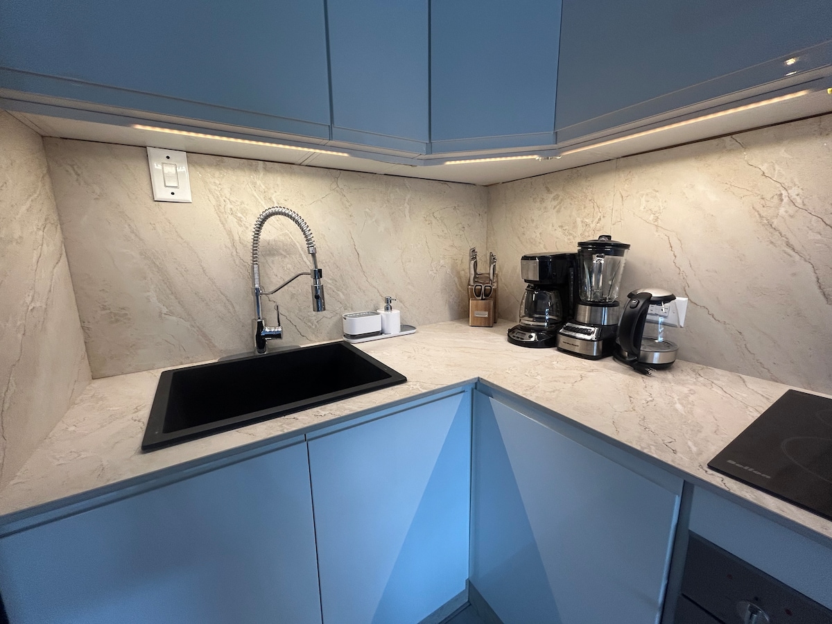 Fully equipped kitchen