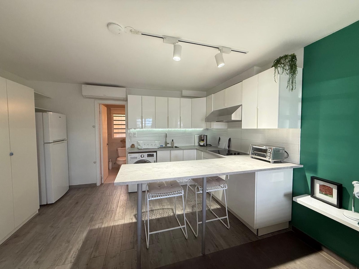 Kitchen counter and appliances