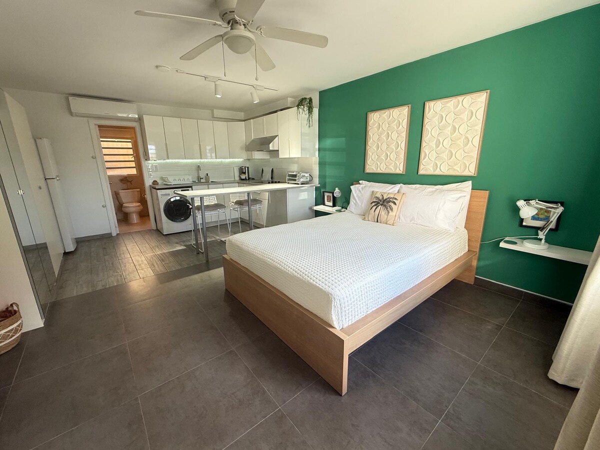 Queen bed in the Pelican Escape studio