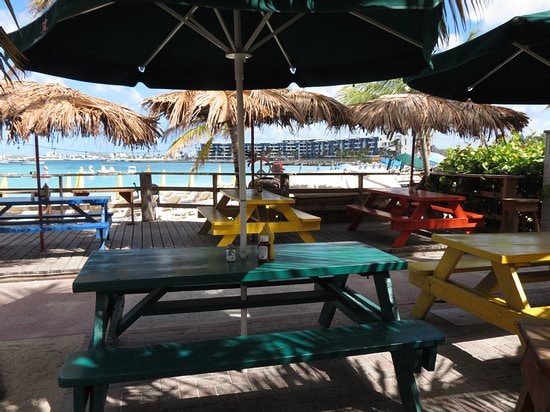 Buccaneers Beach Bar and restaurant, walking distance