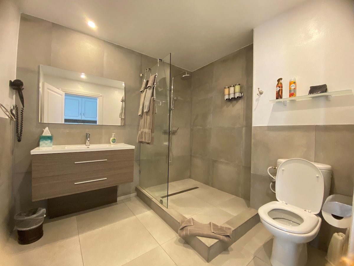 Bathroom vanity