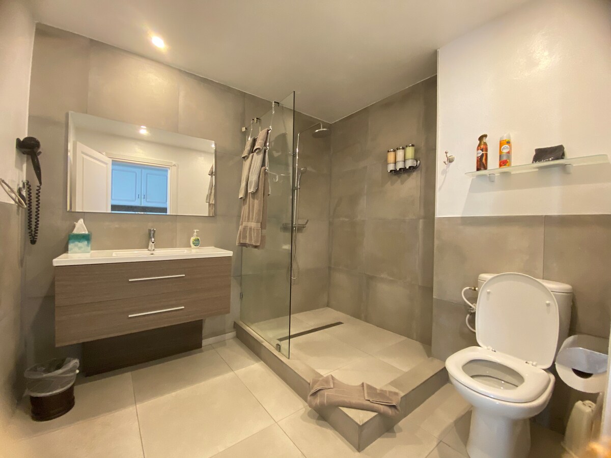 Modern bathroom