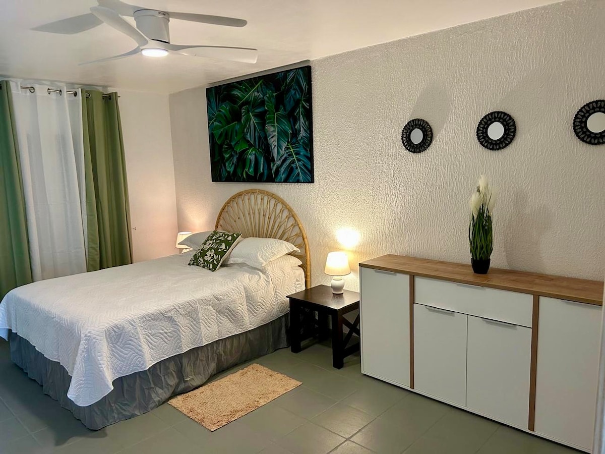 Queen bedroom with dresser