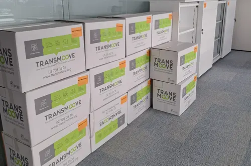 Team van Transmoove tijdens de voorbereiding van een grote kantoorverhuizing