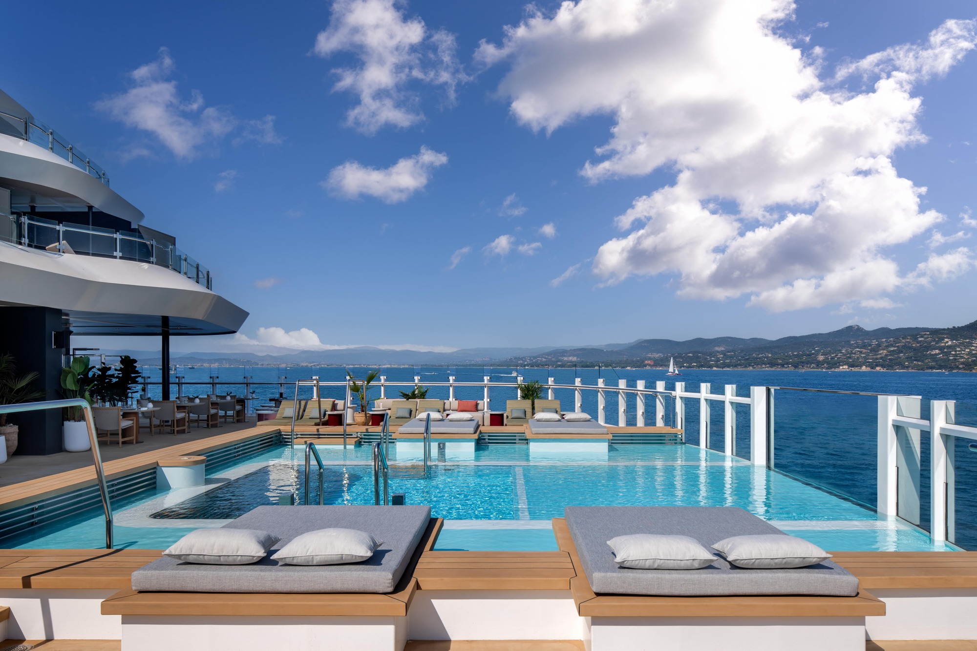 Ritz-Carlton Yacht Collection Ilma Beach House Pool