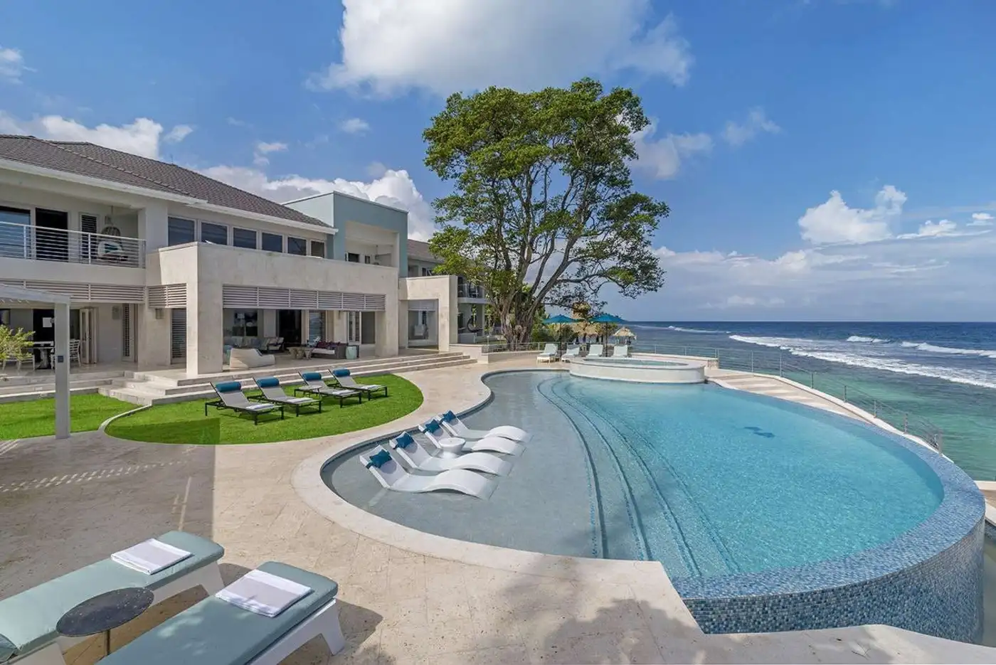 Hotel pool