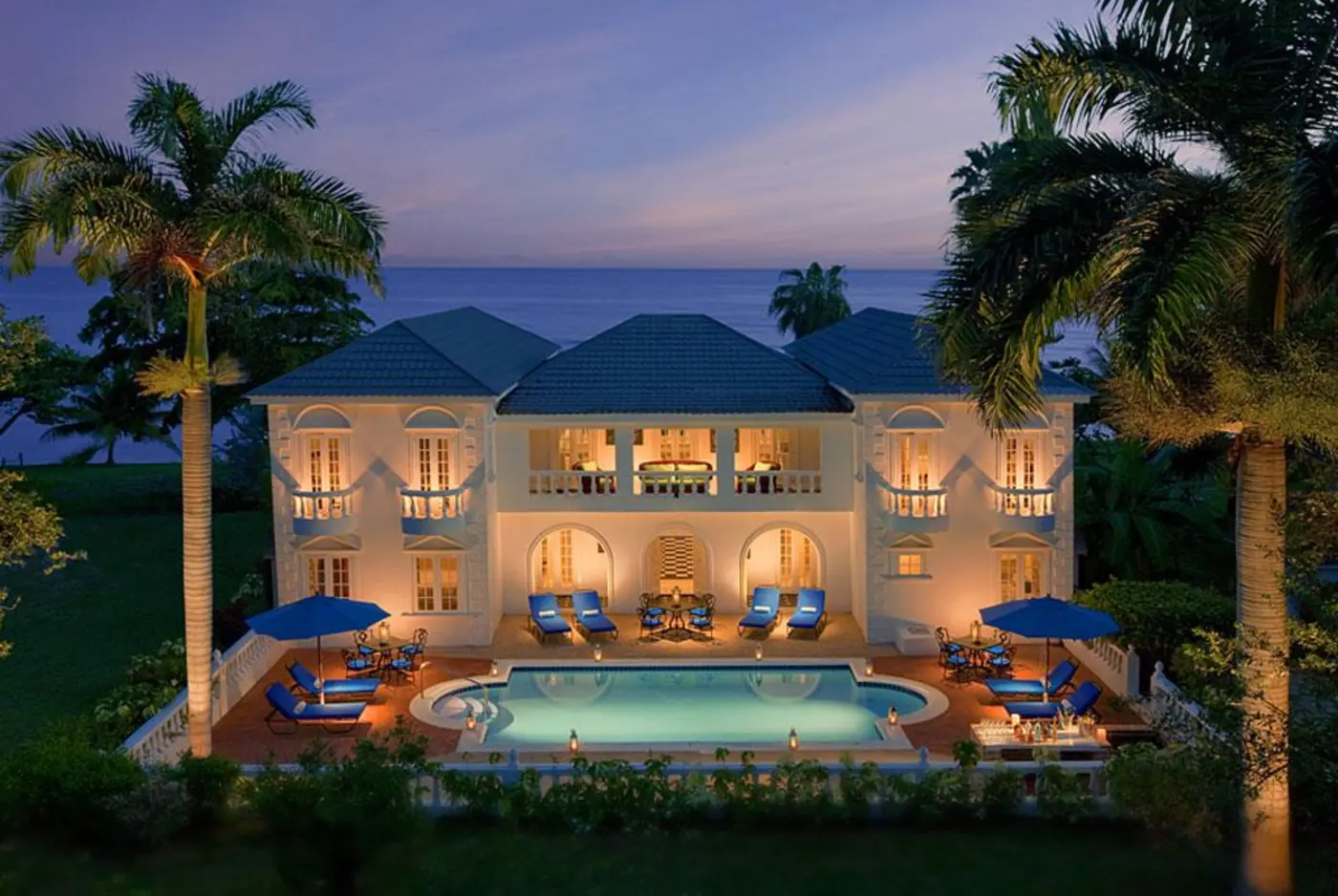 Hotel pool