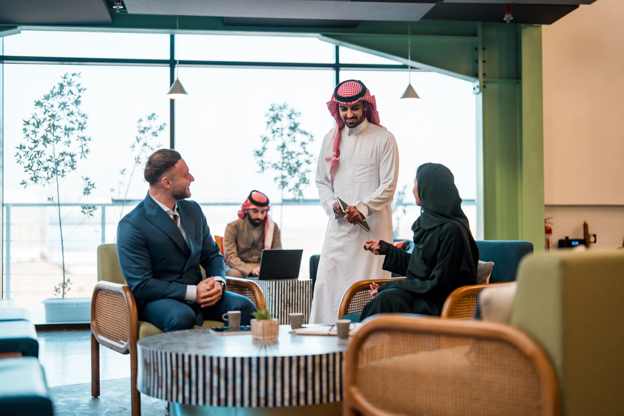 International professionals and investors in Riyadh city, symbolising Saudi Arabia’s Premium Residency Visa and Vision 2030 business opportunities.