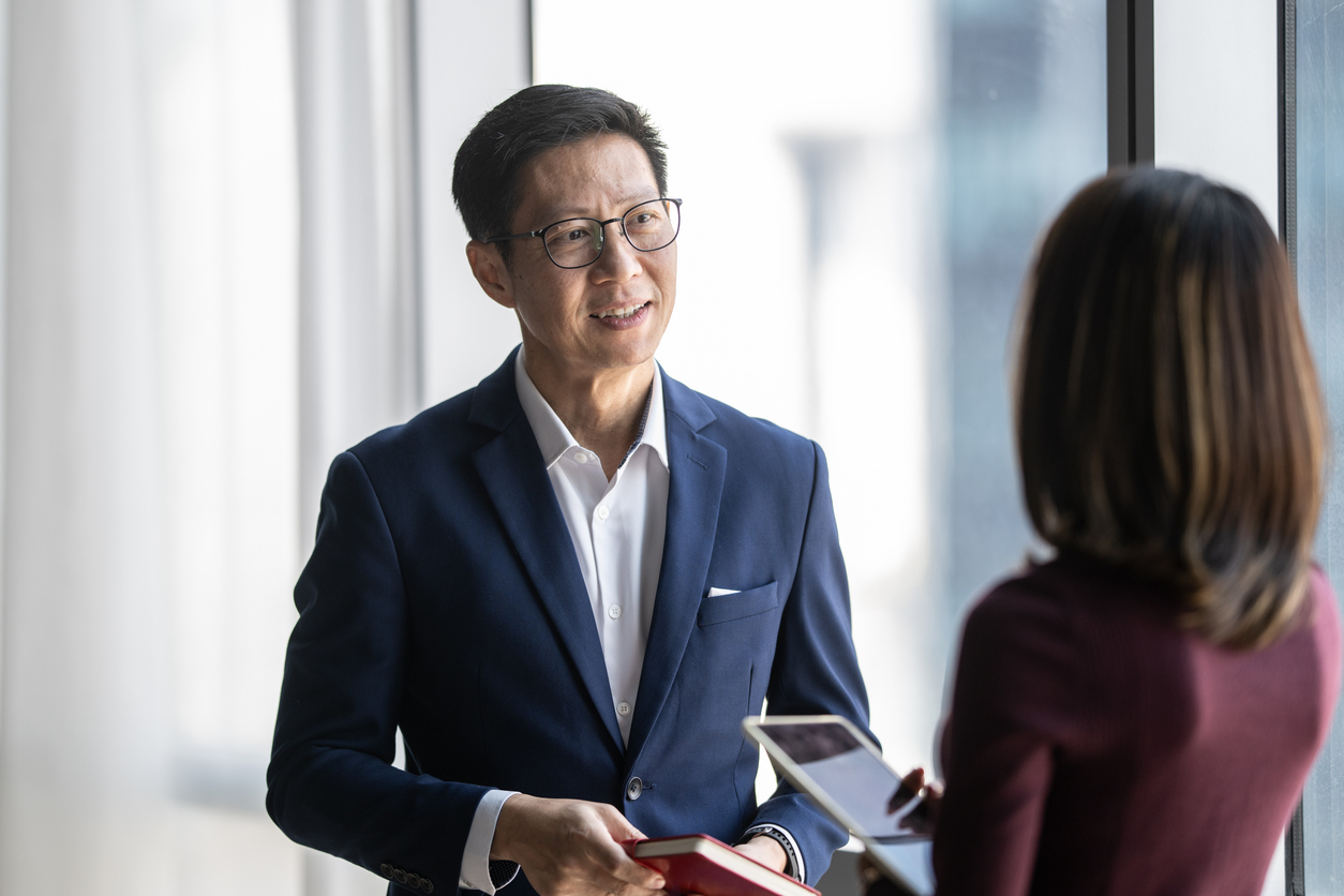 Senior professional in Singapore office — Employment Pass pathway to Permanent Residence guide
